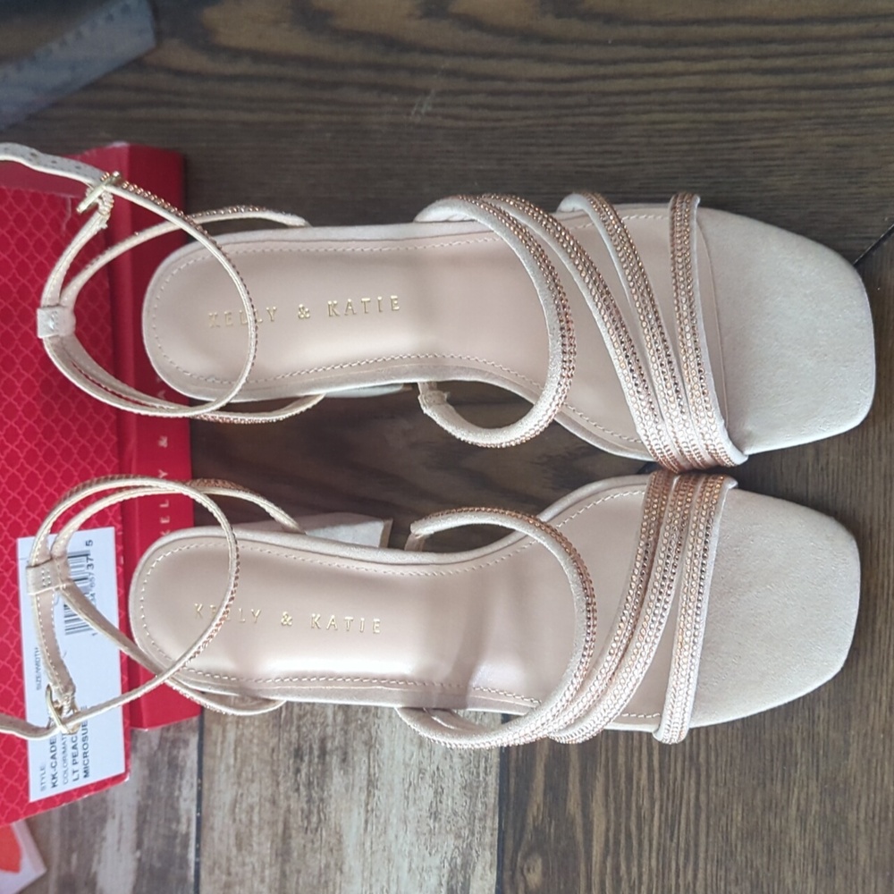 Kelly and Katie Lt Peach Microsuede Heels, 9M